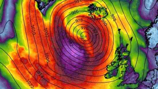 Nadciągną silne wichury. Wiatr przekroczy 140 km/h. Głęboki cyklon zmieni pogodę w Polsce