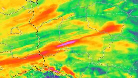 Oberwania chmury podtopią drogi. Fronty przyniosą burze. W tych regionach będą ulewy z wiatrem