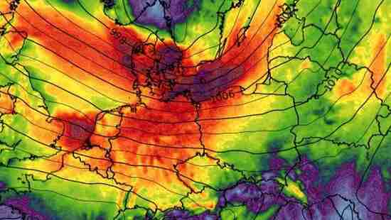 Nasuną się silne wichury. Wiatr sięgnie 100 km/h. Cyklon przejdzie na północy i odetnie prąd