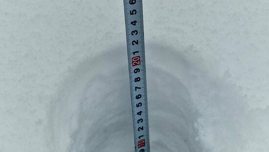 Śnieżyce zasypują Polskę. Spadło 40 cm śniegu i dalej sypie. W tych regionach najbardziej biało