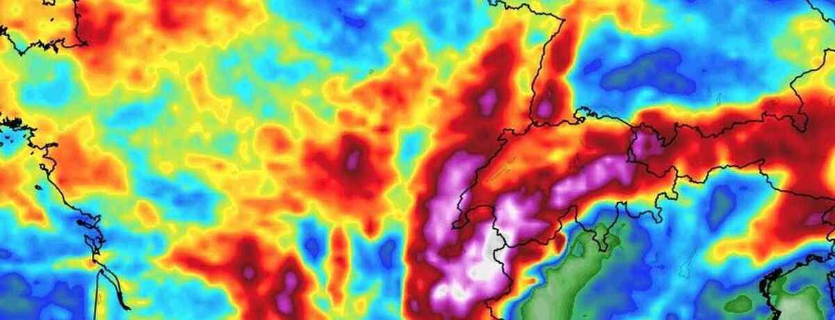 Silne ulewy zaleją domy. Spadnie 210 litrów wody. Będą oberwania chmury i powodzie