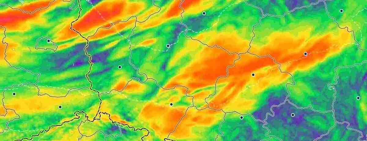 Nawrót upalnego lata przerwie front. Będą ulewy i burze z wichurami. Jest data załamania pogody