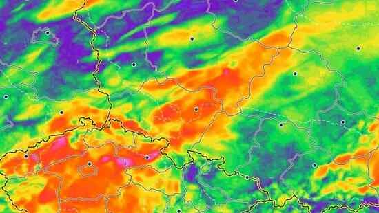 Noc przetną burze. Przyniosą ulewy, grad i wichury. W tych regionach błyskawice zakłócą sen