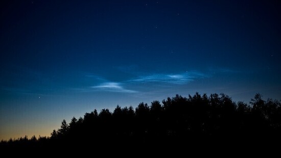 Rozpoczyna się sezon na obserwację obłoków srebrzystych - najwyższych chmur widocznych z powierzchni Ziemi